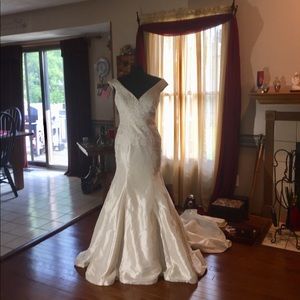 Allure Madison James Style MJ117 Size 12 Ivory